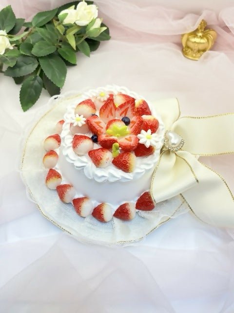 白くて可愛い?ショートケーキのミニハット